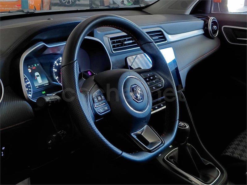 Mg Zs 2025 — photo 5