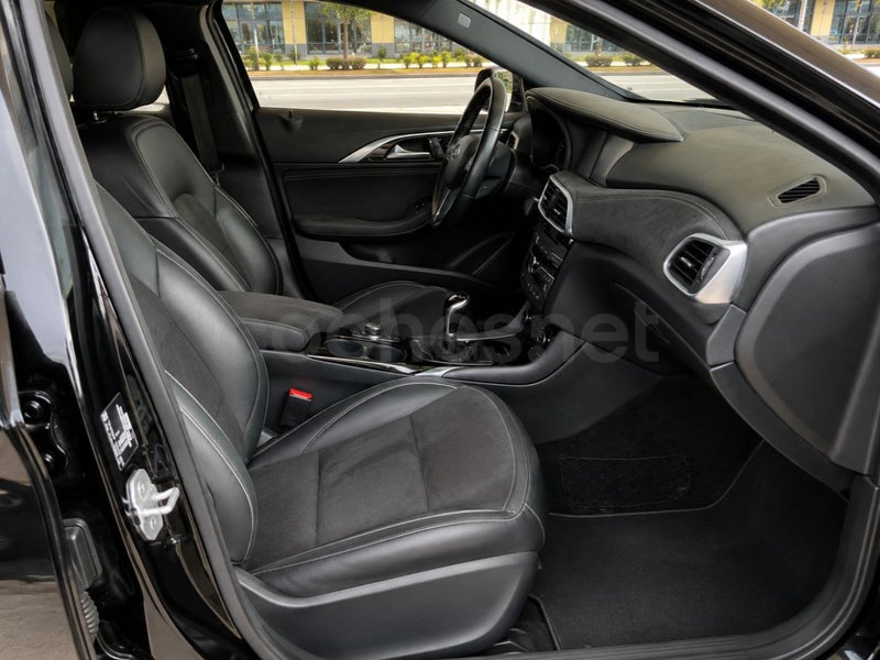 Infiniti Q30 2017 — photo 3