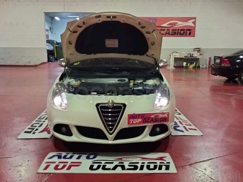 Alfa Romeo Giulietta 2011 — photo 3