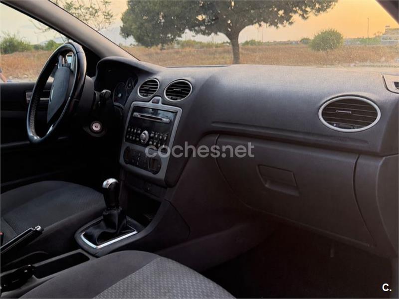 Ford Focus 2006 — photo 7