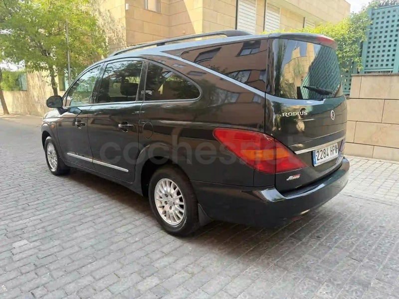 Ssangyong Rodius 2013 — photo 2