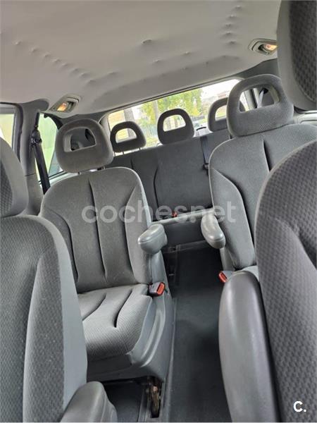Chrysler Grand Voyager 2004 — photo 8