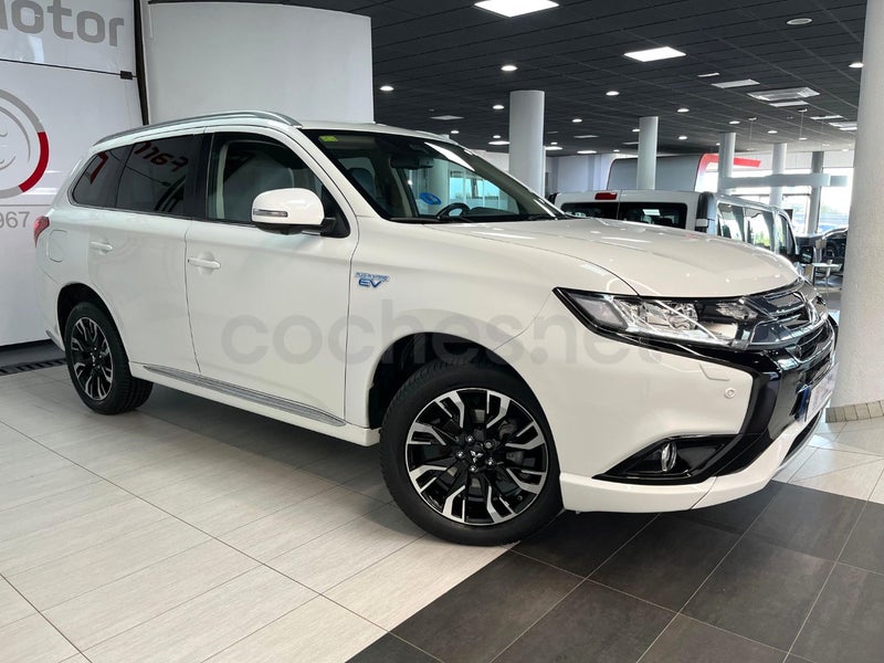 Mitsubishi Outlander 2018 — photo 3
