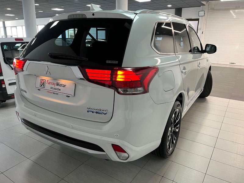 Mitsubishi Outlander 2018 — photo 4