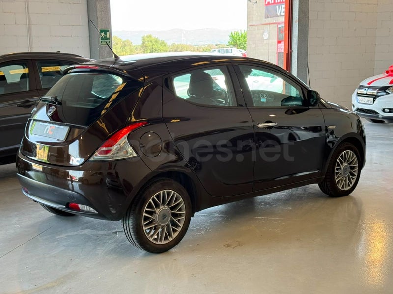 Lancia Ypsilon 2011 — photo 5