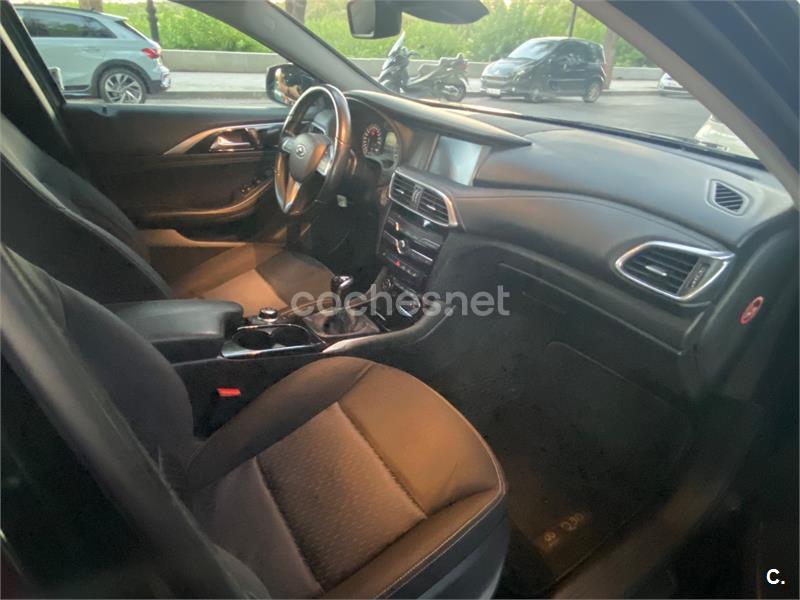 Infiniti Q30 2016 — photo 7