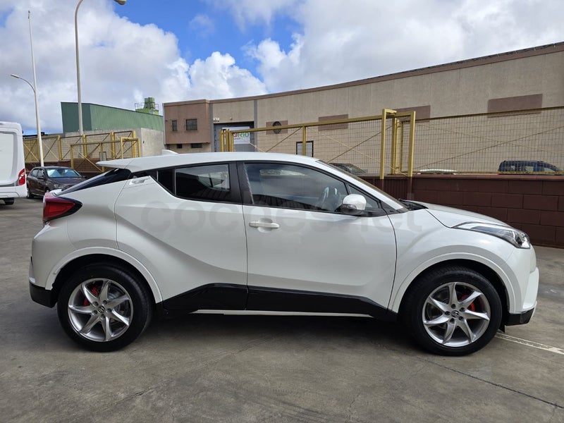 Toyota C-hr 2017 — photo 7