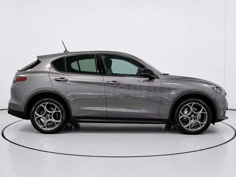 Alfa Romeo Stelvio 2023 — photo 2