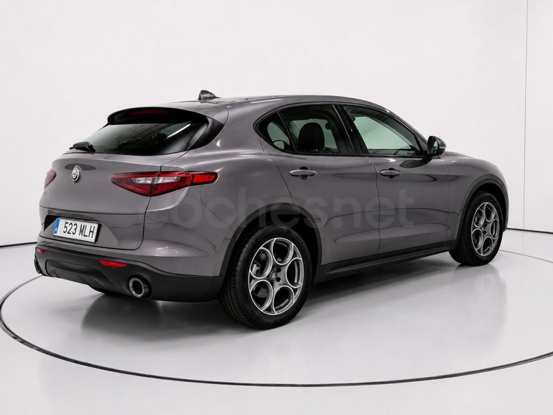 Alfa Romeo Stelvio 2023 — photo 3