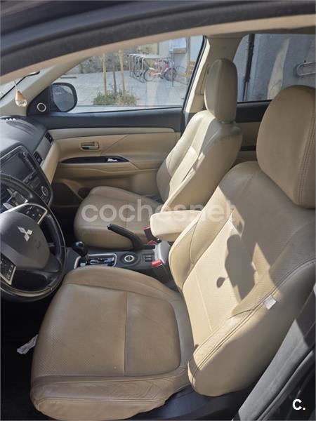 Mitsubishi Outlander 2013 — photo 8