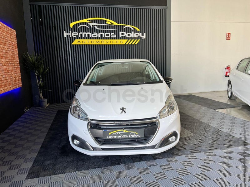 Peugeot 208 2019 — photo 2