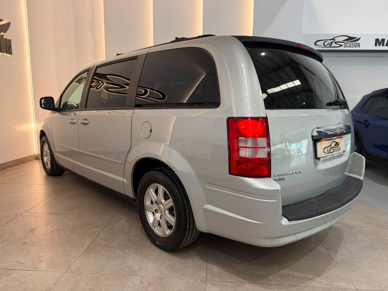 Chrysler Grand Voyager 2010 — photo 2