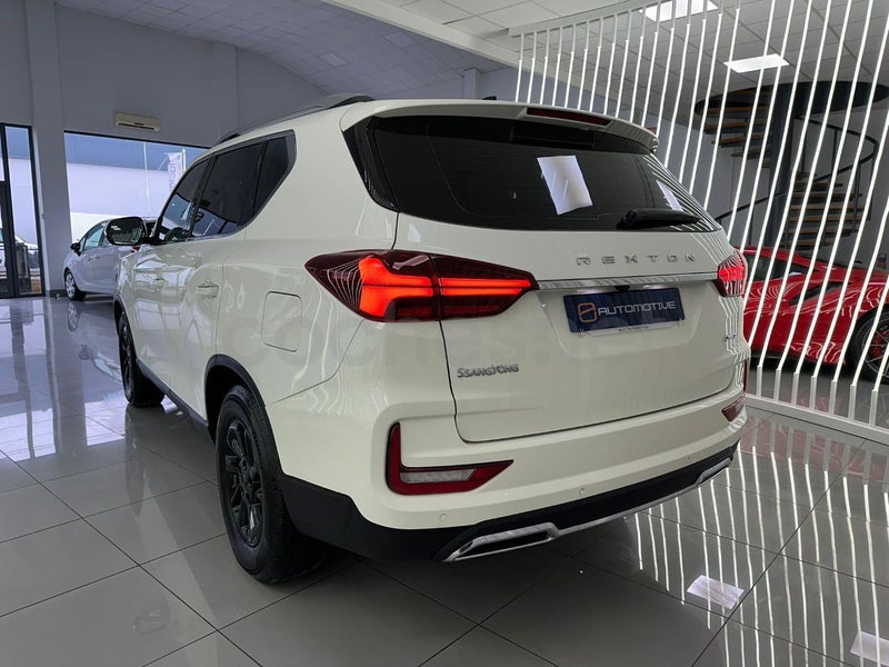 Ssangyong Rexton 2023 — photo 3