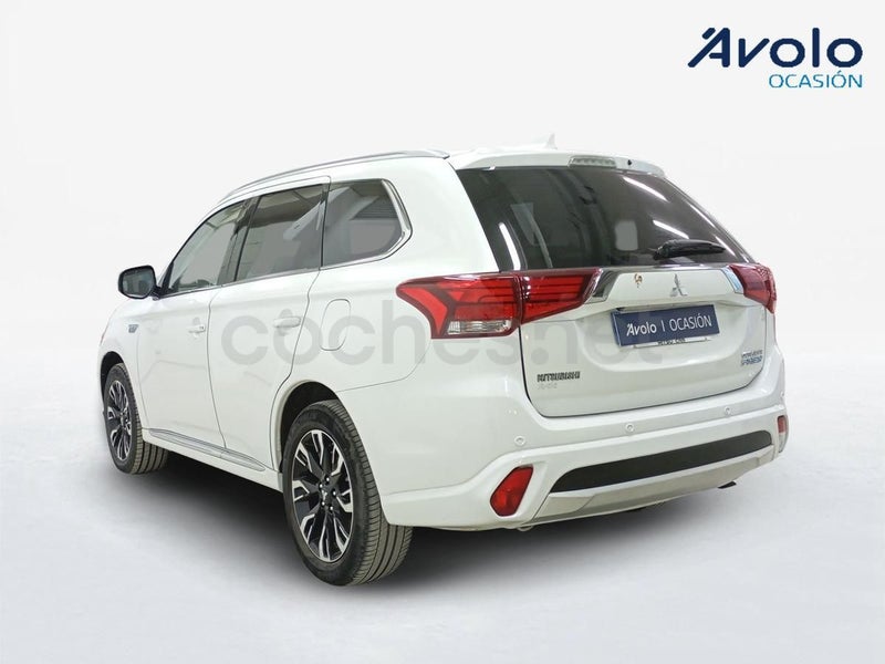 Mitsubishi Outlander 2018 — photo 2