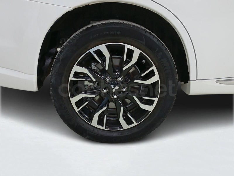 Mitsubishi Outlander 2018 — photo 8