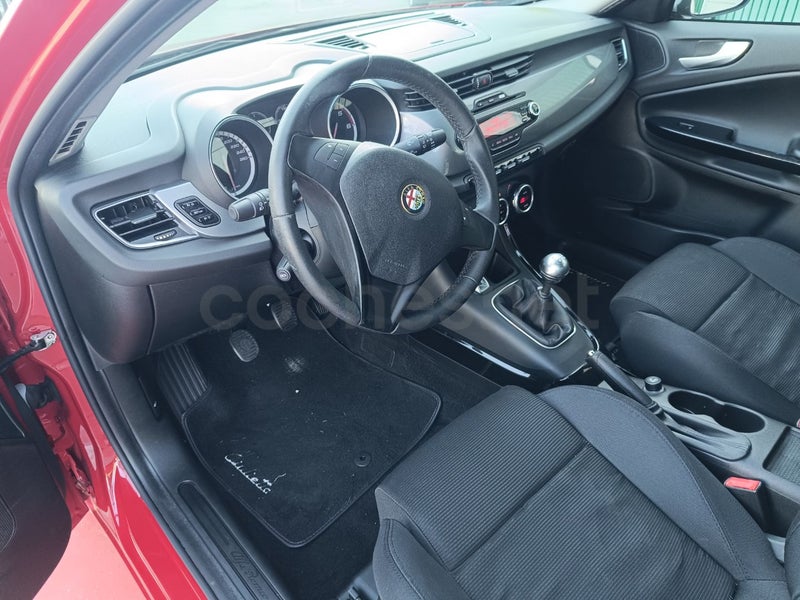 Alfa Romeo Giulietta 2013 — photo 5