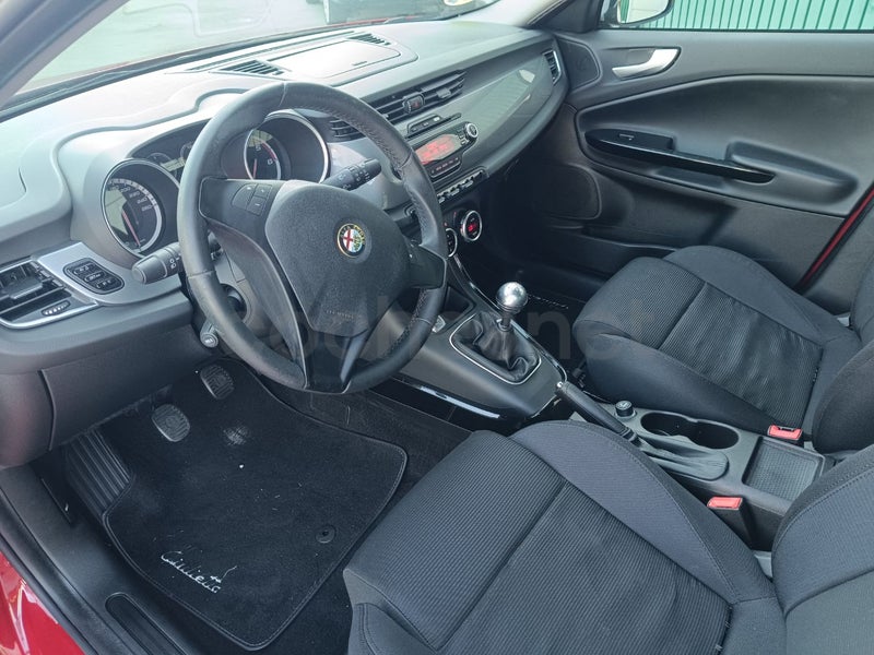 Alfa Romeo Giulietta 2013 — photo 6