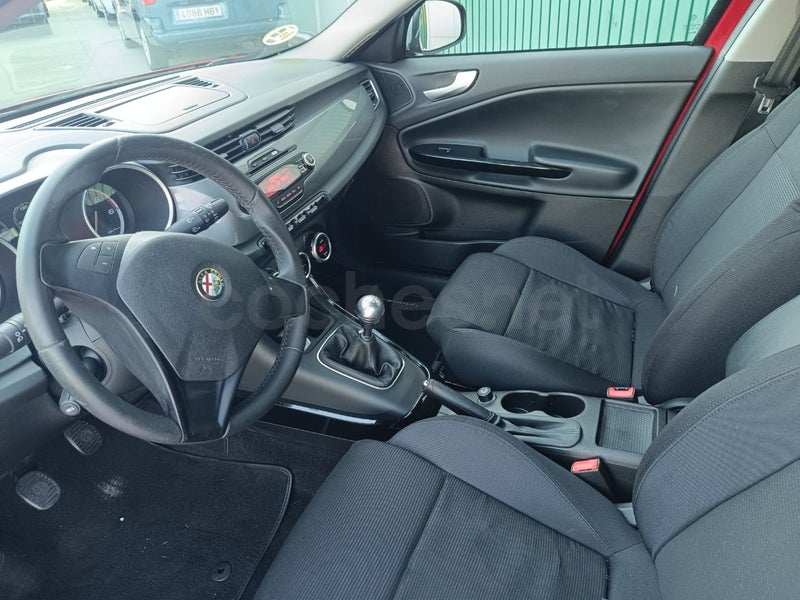 Alfa Romeo Giulietta 2013 — photo 7