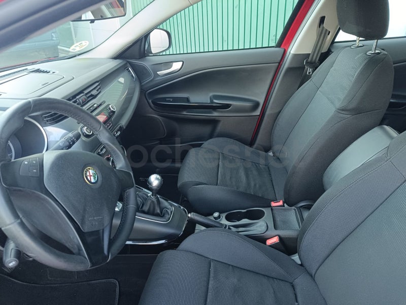 Alfa Romeo Giulietta 2013 — photo 8