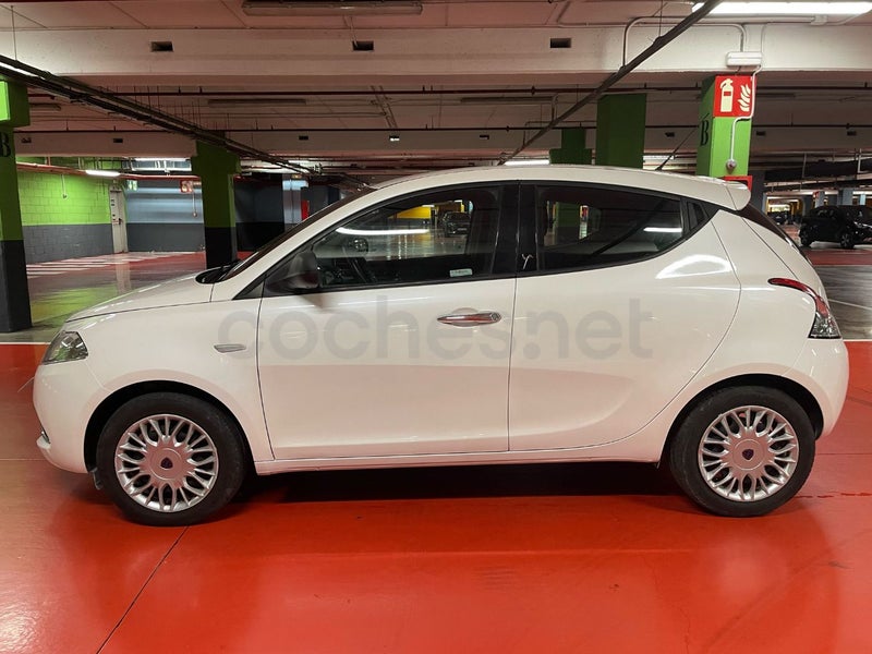 Lancia Ypsilon 2016 — photo 7
