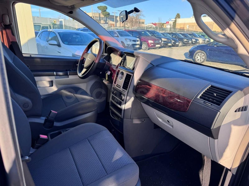 Chrysler Grand Voyager 2010 — photo 7