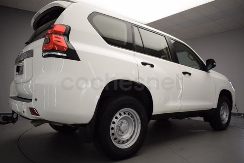 Toyota Land Cruiser 2022 — photo 3