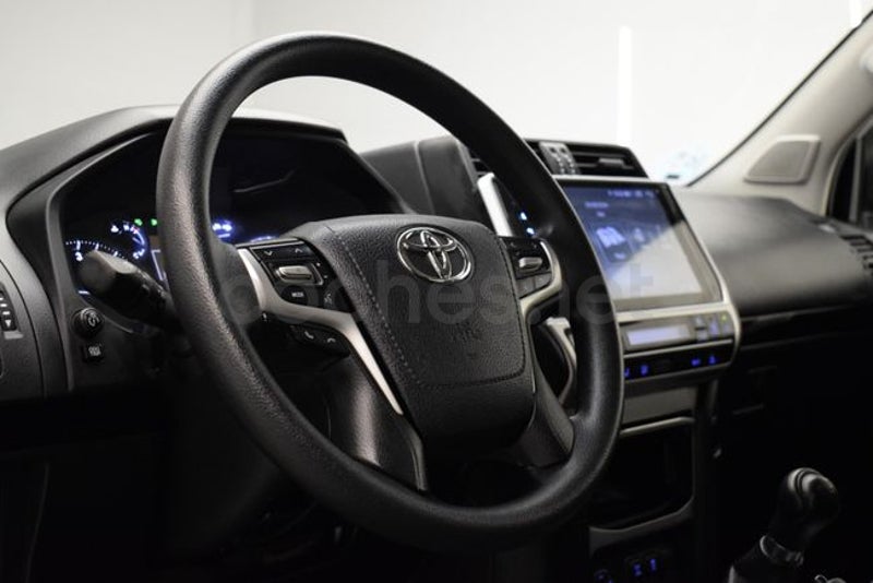 Toyota Land Cruiser 2022 — photo 8