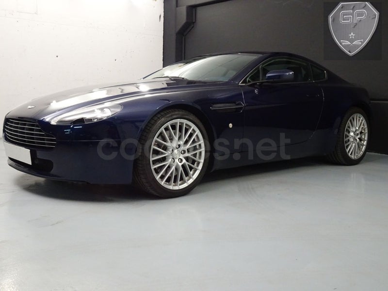Aston Martin Vantage V8 2010 — photo 2