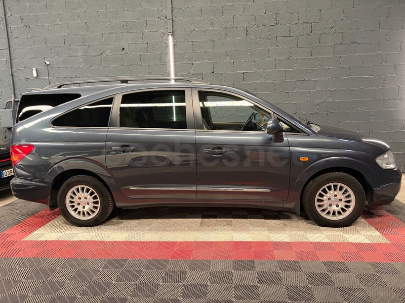 Ssangyong Rodius 2012 — photo 2