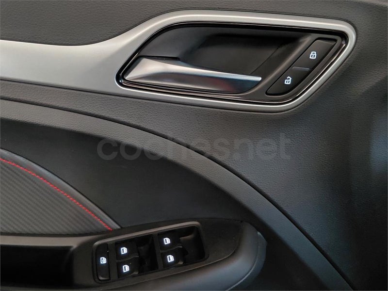 Mg Zs 2025 — photo 8
