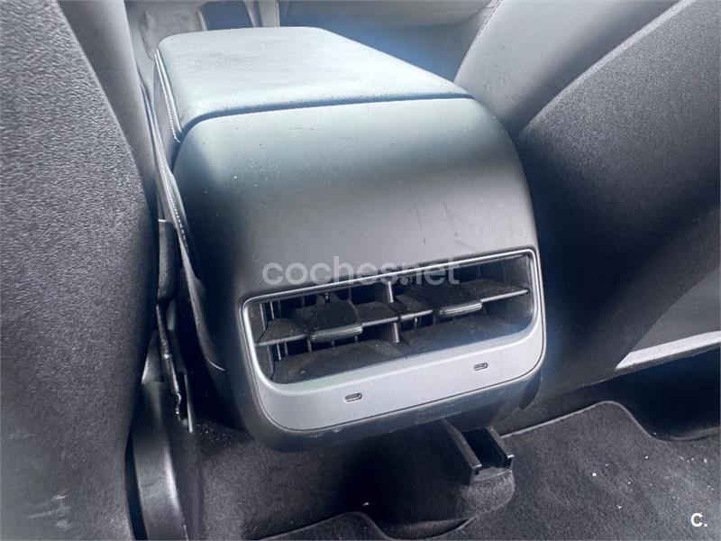 Tesla Model Y 2022 — photo 2