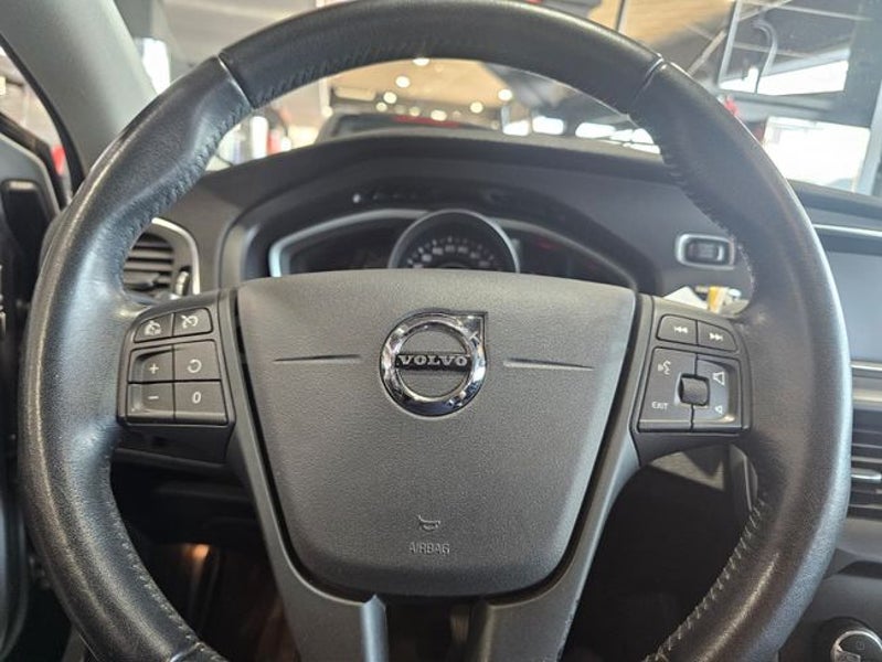 Volvo V40 2018 — photo 8