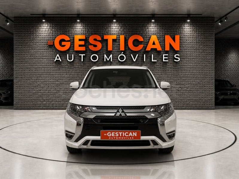 Mitsubishi Outlander 2021 — photo 3