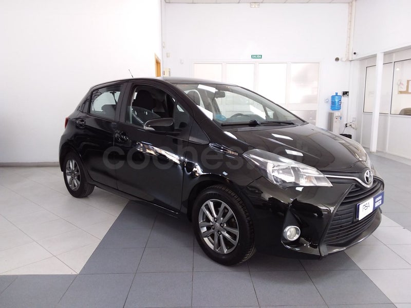 Toyota Yaris 2017 — photo 2