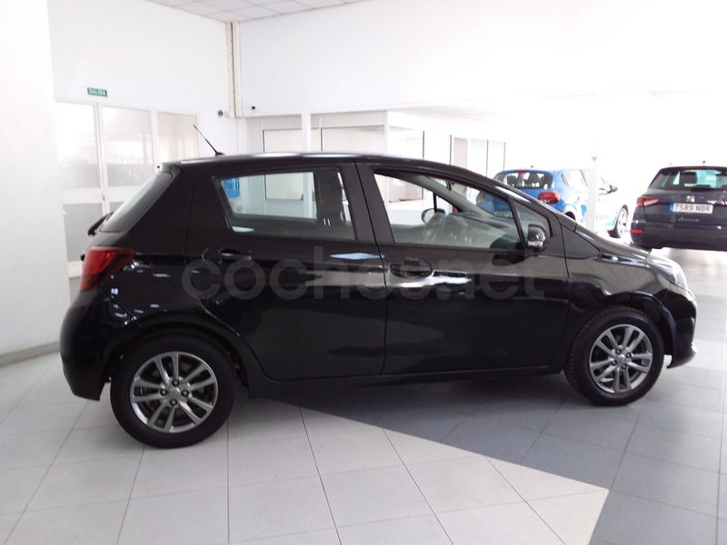 Toyota Yaris 2017 — photo 3