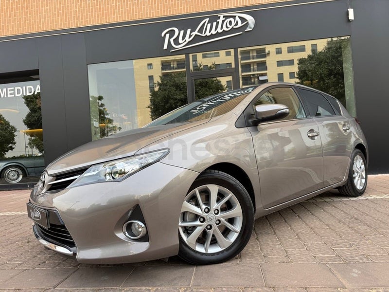 Toyota Auris 2013 — photo 3