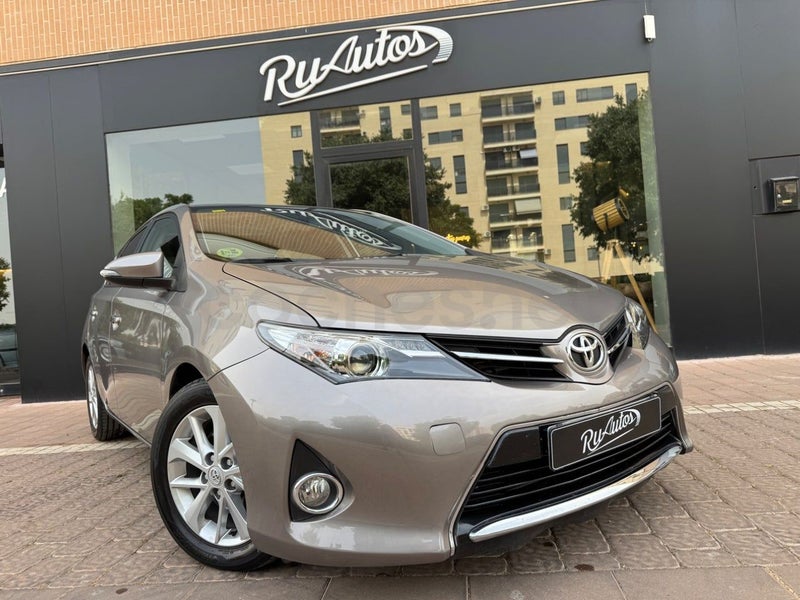 Toyota Auris 2013 — photo 8