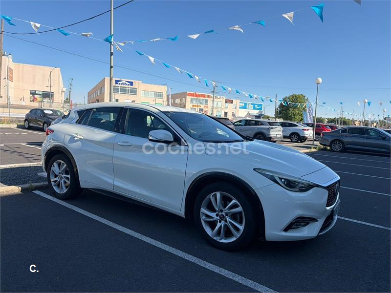 Infiniti Q30 2016 — photo 2
