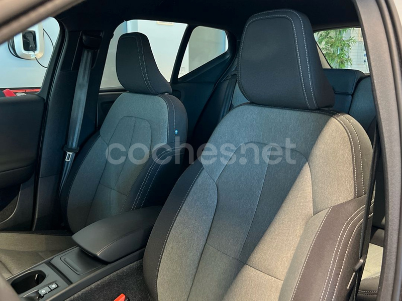Volvo Xc40 2023 — photo 8
