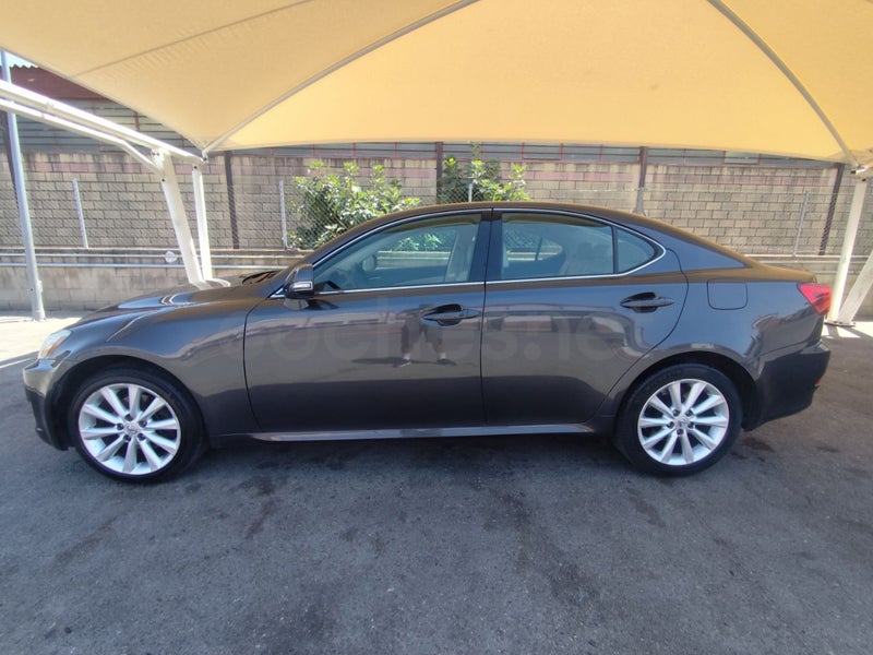 Lexus Is 2010 — photo 2