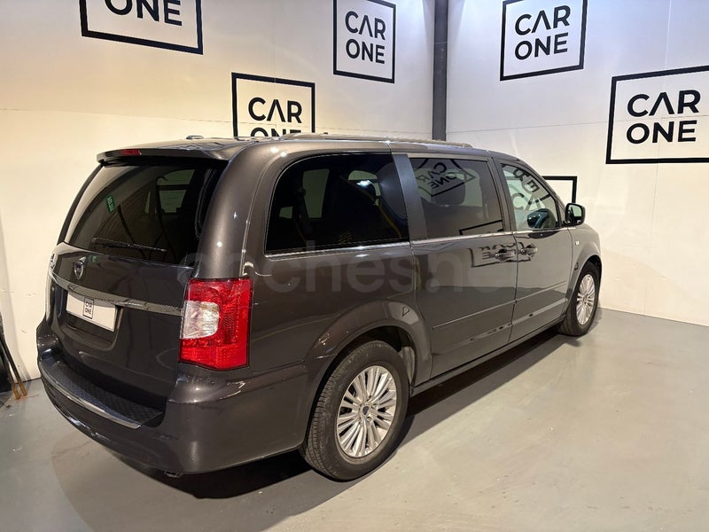 Lancia Voyager 2015 — photo 4
