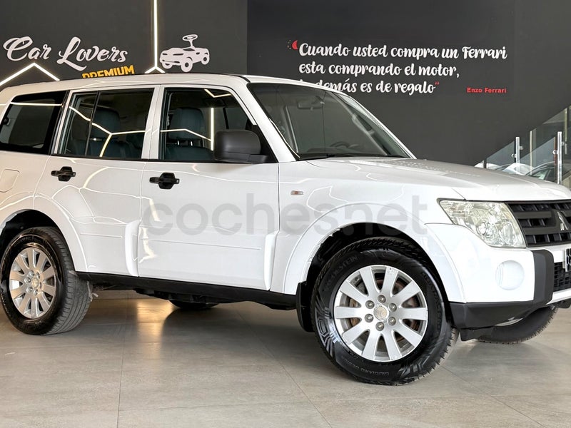 Mitsubishi Montero 2011 — photo 2
