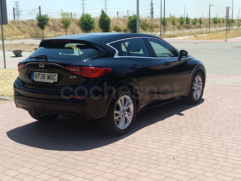 Infiniti Q30 2017 — photo 2