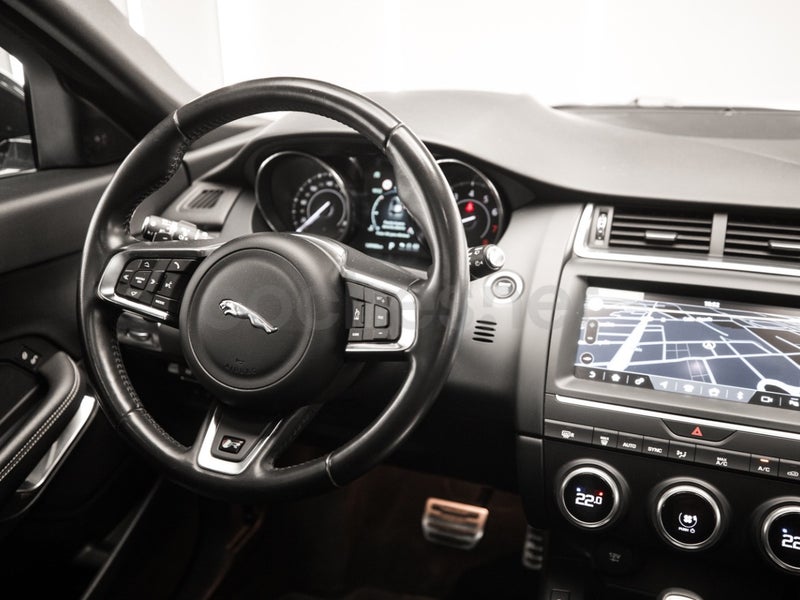 Jaguar E-pace 2019 — photo 3