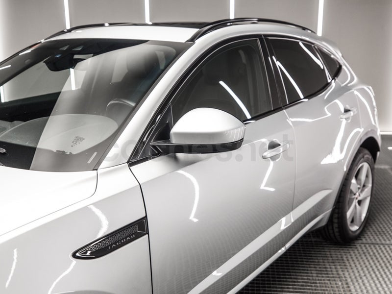 Jaguar E-pace 2019 — photo 8