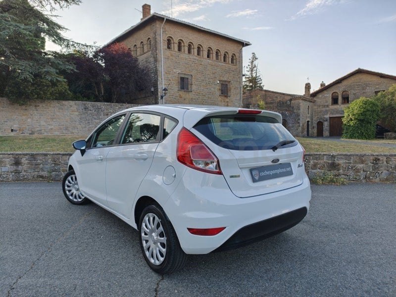 Ford Fiesta 2015 — photo 2