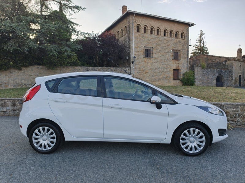 Ford Fiesta 2015 — photo 3