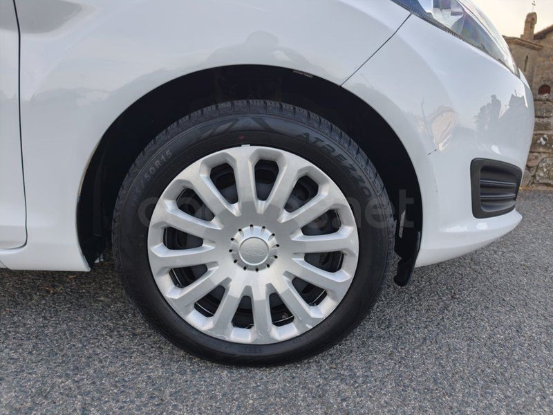 Ford Fiesta 2015 — photo 8