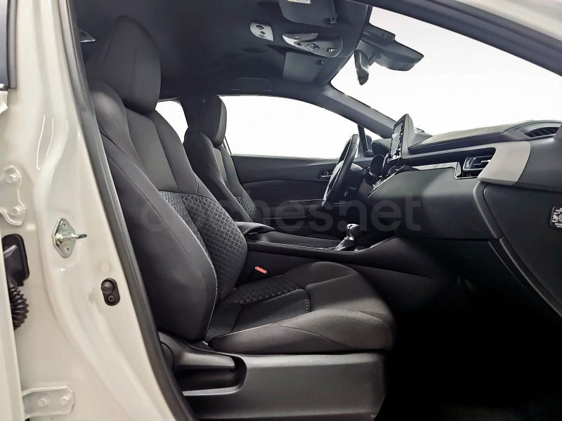Toyota C-hr 2023 — photo 4