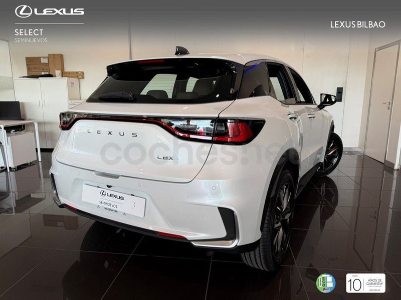Lexus Lbx 2026 — photo 2
